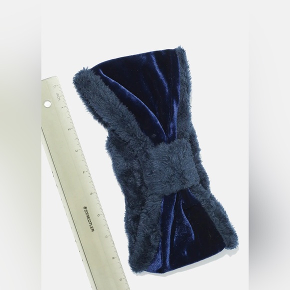 LOVE OF FASHION - Velvet Headband - Picture 5 of 5
